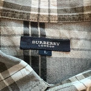 Burberry Men short sleeve shirt. Color gray. Skiny fit! Size L